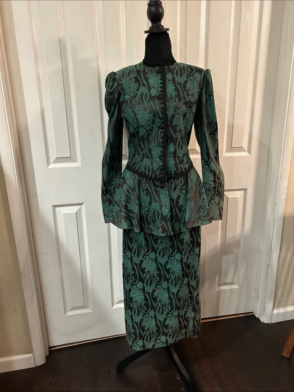 Scott McClintock vintage brocade jacket & skirt - Halloween !!